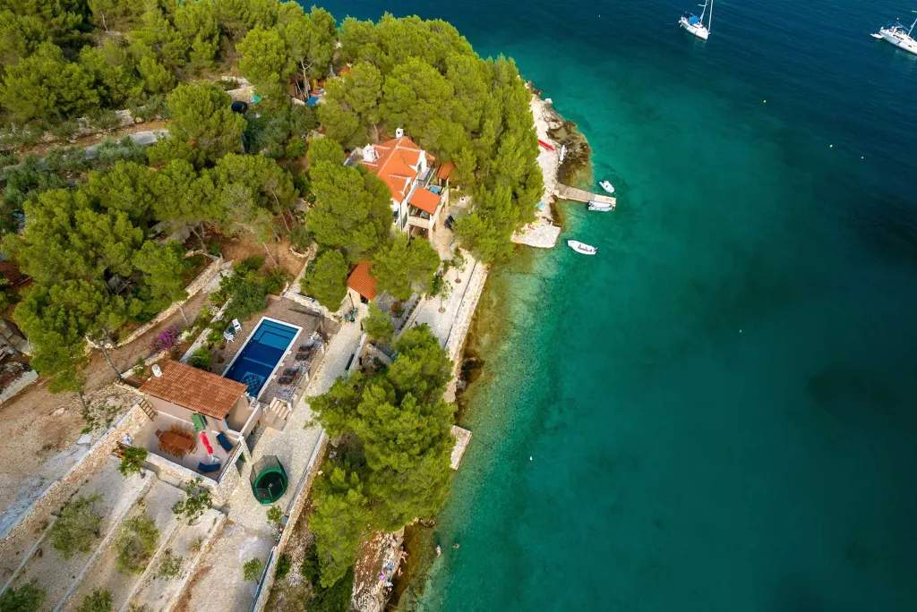 Milna Villa for 10–15 Guests with Heated Pool