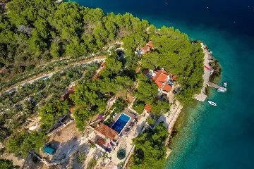 Milna Villa for 10–15 Guests with Heated Pool