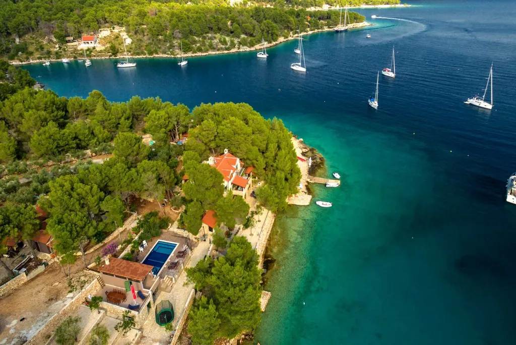 Milna Villa for 10–15 Guests with Heated Pool