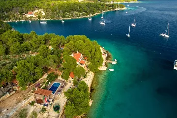 Milna Villa for 10–15 Guests with Heated Pool