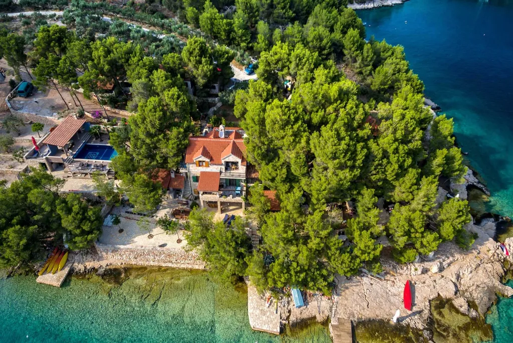 Milna Villa for 10–15 Guests with Heated Pool