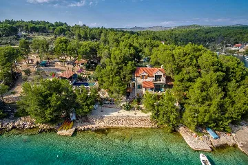 Milna Villa for 10–15 Guests with Heated Pool