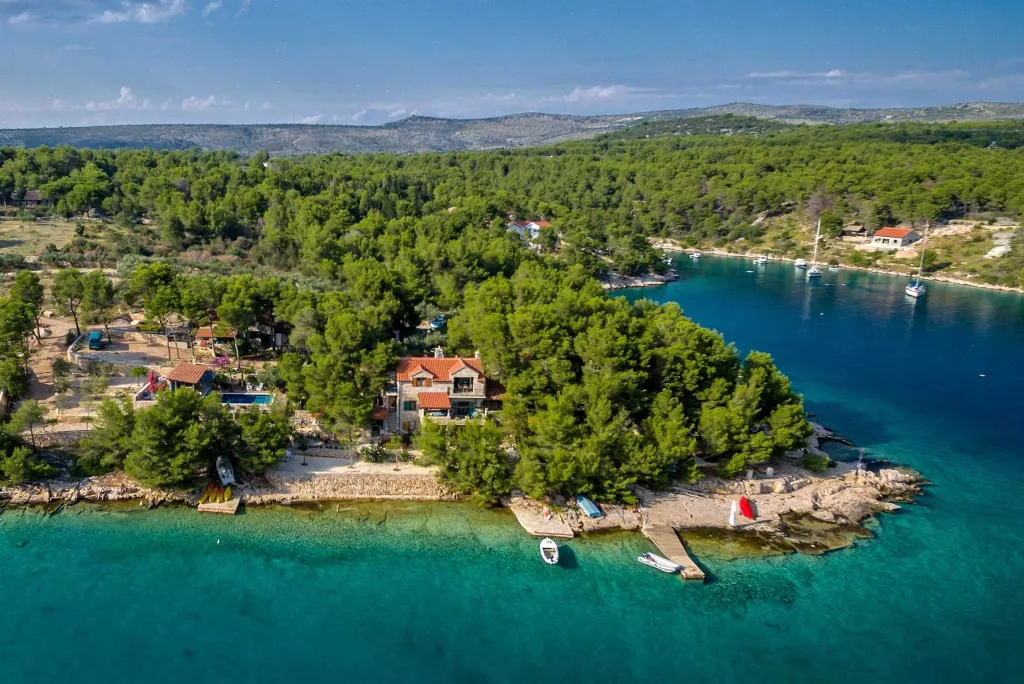 Milna Villa for 10–15 Guests with Heated Pool
