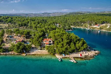 Milna Villa for 10–15 Guests with Heated Pool