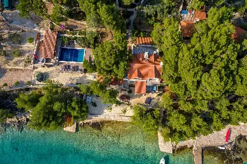 Milna Villa for 10–15 Guests with Heated Pool