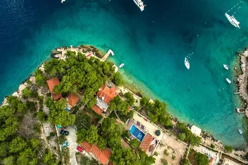 Milna Villa for 10–15 Guests with Heated Pool