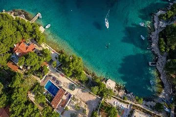 Milna Villa for 10–15 Guests with Heated Pool