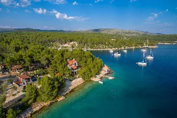 Milna Villa for 10–15 Guests with Heated Pool