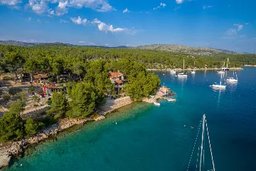 Milna Villa for 10–15 Guests with Heated Pool