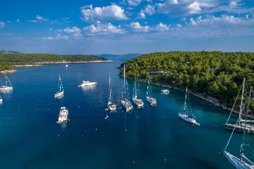 Milna Villa for 10–15 Guests with Heated Pool