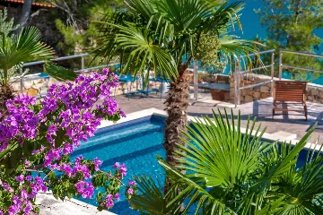 Milna Villa for 10–15 Guests with Heated Pool