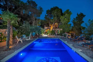 Milna Villa for 10–15 Guests with Heated Pool