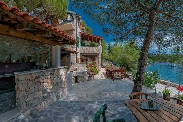 Milna Villa for 10–15 Guests with Heated Pool