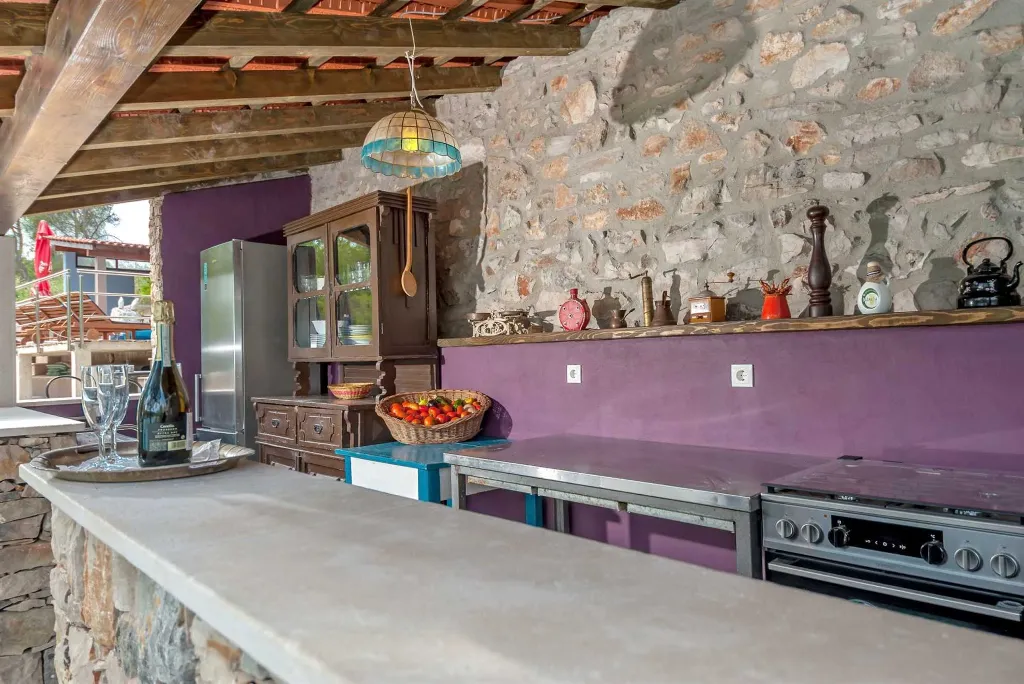 Milna Villa for 10–15 Guests with Heated Pool
