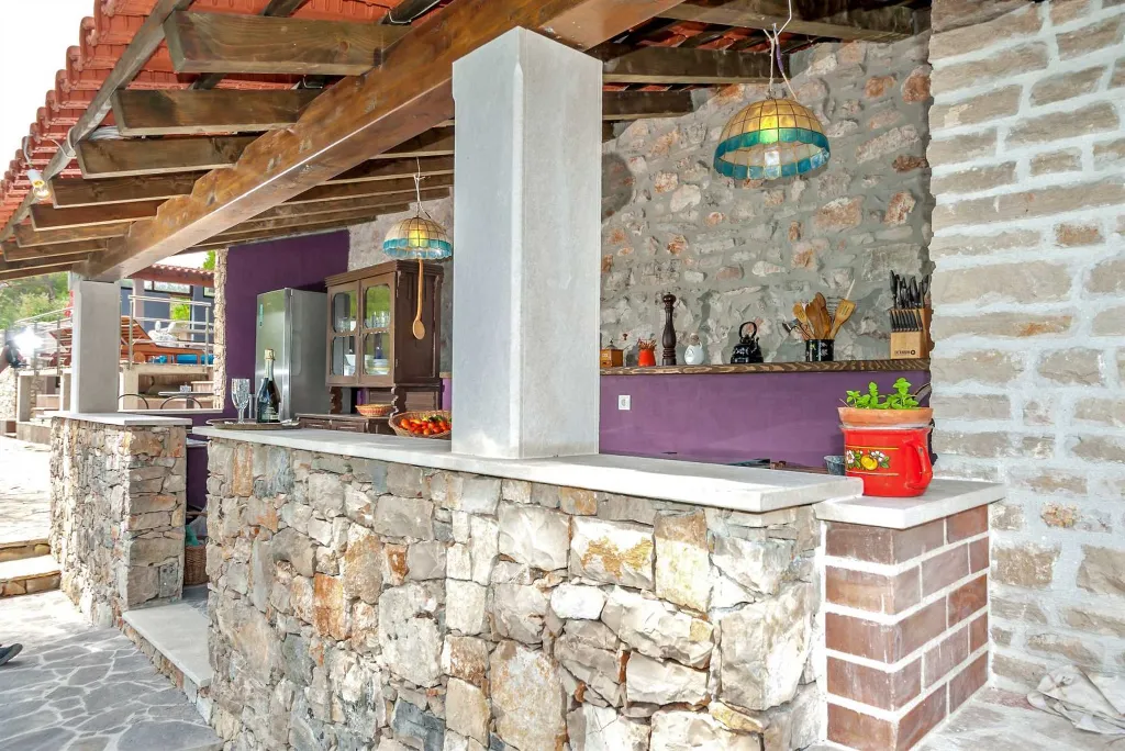 Milna Villa for 10–15 Guests with Heated Pool