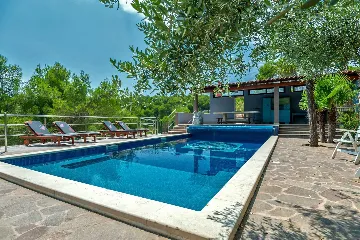 Milna Villa for 10–15 Guests with Heated Pool