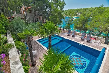 Milna Villa for 10–15 Guests with Heated Pool