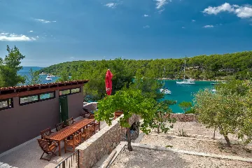 Milna Villa for 10–15 Guests with Heated Pool