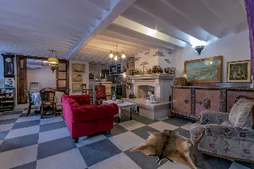 Milna Villa for 10–15 Guests with Heated Pool