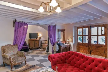 Milna Villa for 10–15 Guests with Heated Pool