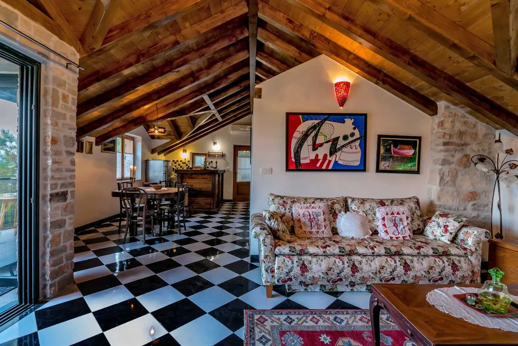 Milna Villa for 10–15 Guests with Heated Pool
