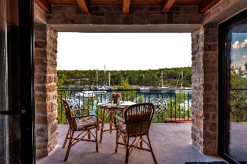 Milna Villa for 10–15 Guests with Heated Pool