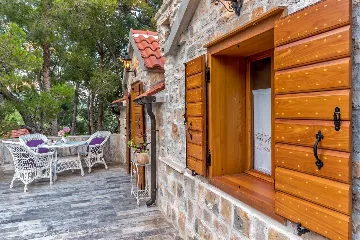 Milna Villa for 10–15 Guests with Heated Pool