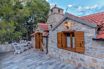 Milna Villa for 10–15 Guests with Heated Pool