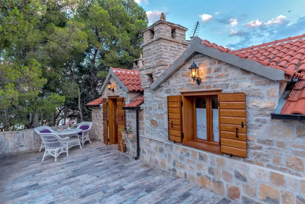 Milna Villa for 10–15 Guests with Heated Pool