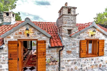 Milna Villa for 10–15 Guests with Heated Pool