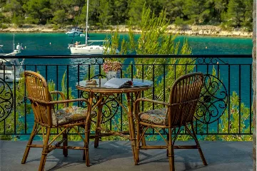 Milna Villa for 10–15 Guests with Heated Pool