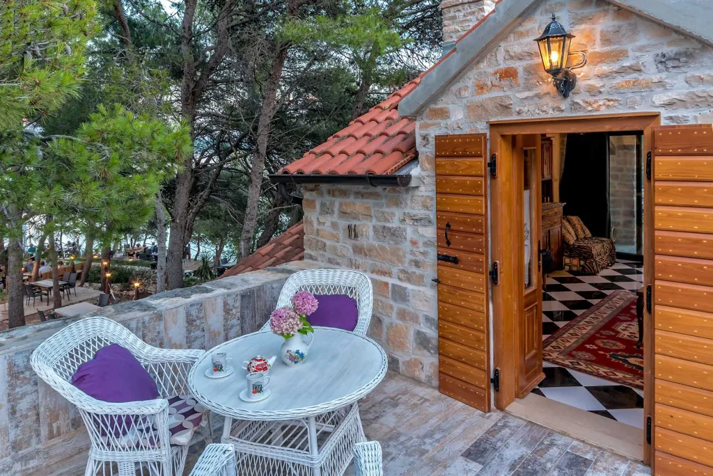 Milna Villa for 10–15 Guests with Heated Pool