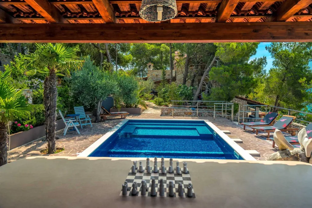 Milna Villa for 10–15 Guests with Heated Pool