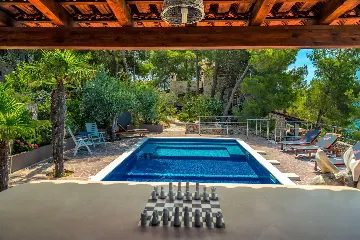 Milna Villa for 10–15 Guests with Heated Pool