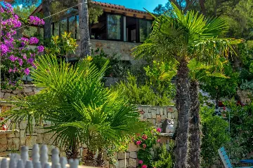 Milna Villa for 10–15 Guests with Heated Pool