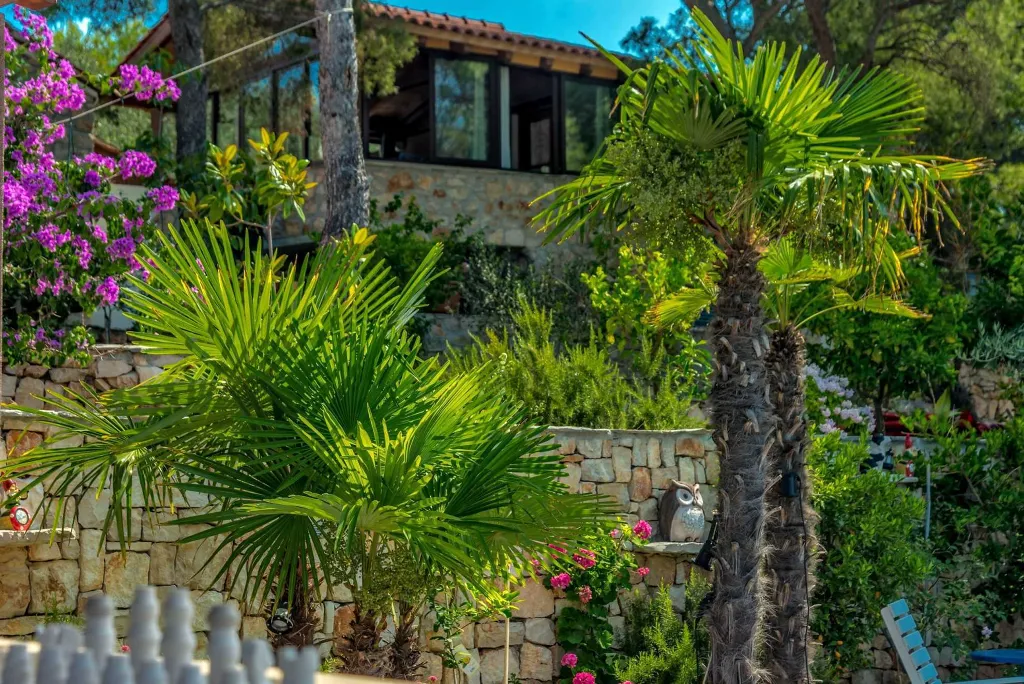Milna Villa for 10–15 Guests with Heated Pool