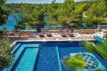 Milna Villa for 10–15 Guests with Heated Pool