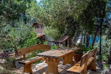 Milna Villa for 10–15 Guests with Heated Pool