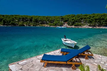 Milna Villa for 10–15 Guests with Heated Pool