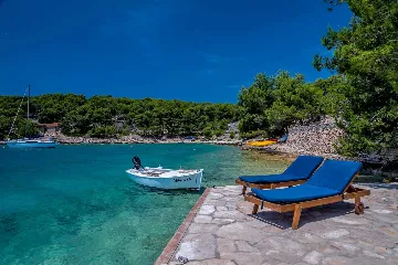 Milna Villa for 10–15 Guests with Heated Pool