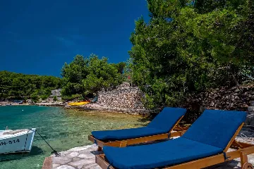 Milna Villa for 10–15 Guests with Heated Pool