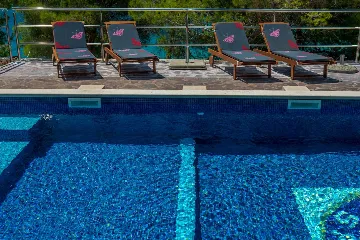 Milna Villa for 10–15 Guests with Heated Pool