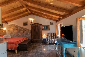 Milna Villa for 10–15 Guests with Heated Pool