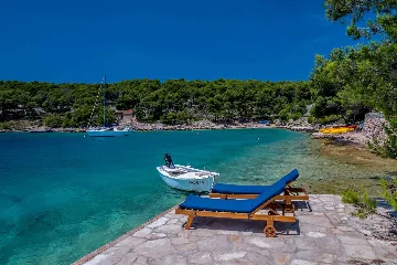 Milna Villa for 10–15 Guests with Heated Pool