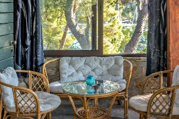 Milna Villa for 10–15 Guests with Heated Pool