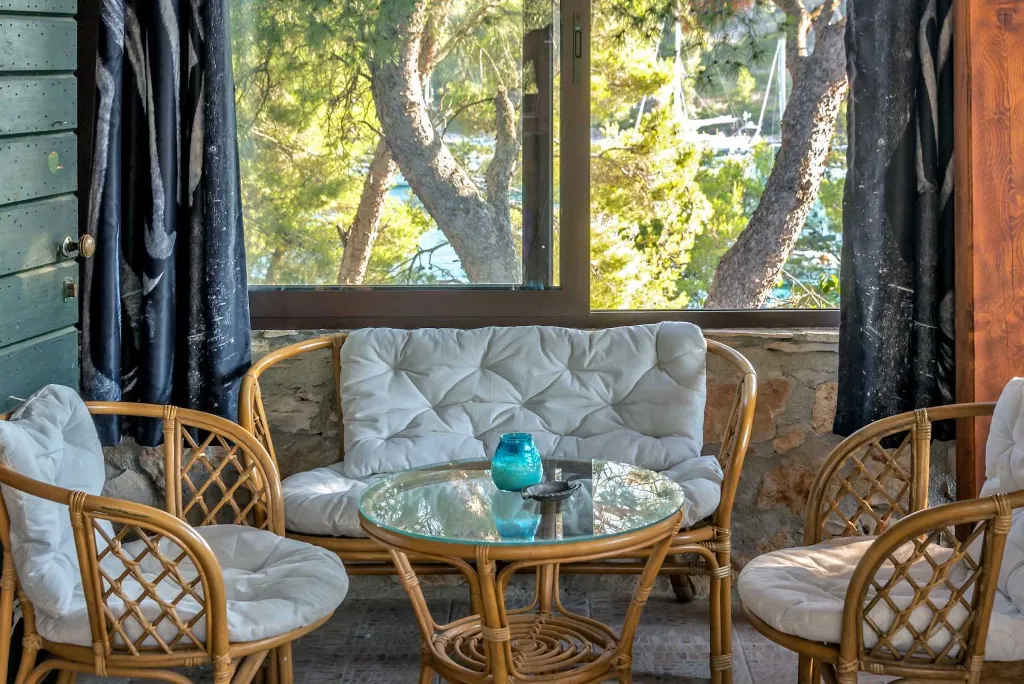 Milna Villa for 10–15 Guests with Heated Pool