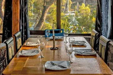 Milna Villa for 10–15 Guests with Heated Pool