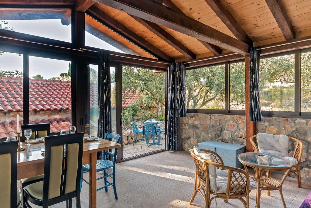 Milna Villa for 10–15 Guests with Heated Pool