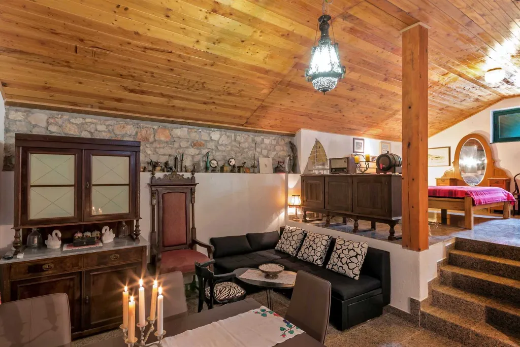 Milna Villa for 10–15 Guests with Heated Pool