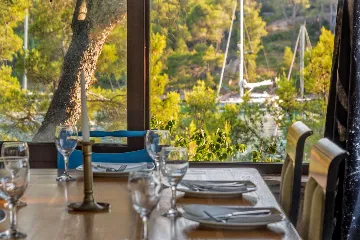 Milna Villa for 10–15 Guests with Heated Pool